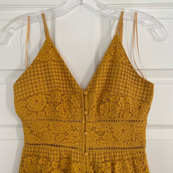 Cute lace dress - Picture 3 of 8